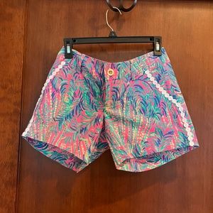 Lilly Pulitzer Callahan Shorts, Size 2, Palm Pattern with Lace Detail